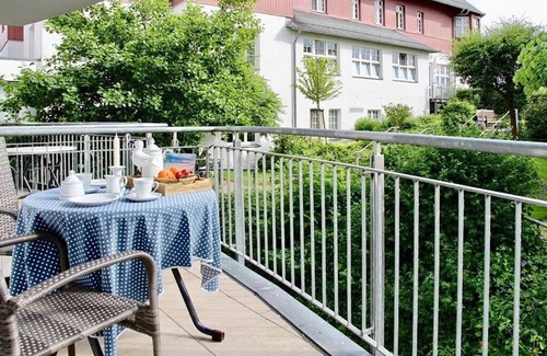 Seebad Bansin Apartment | Hübsche Ferienwohnung mit Balkon und Blick ins Grüne Zwischen Meer und See