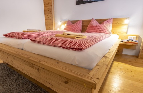 Au an der Donau RV Rental | Hütte Kuckucksnest mit Terrasse & Gemeinschaftsbad - Camping & Pension Au an der Donau