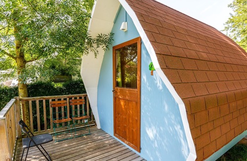 Au an der Donau RV Rental | Hütte Kuckucksnest mit Terrasse & Gemeinschaftsbad - Camping & Pension Au an der Donau
