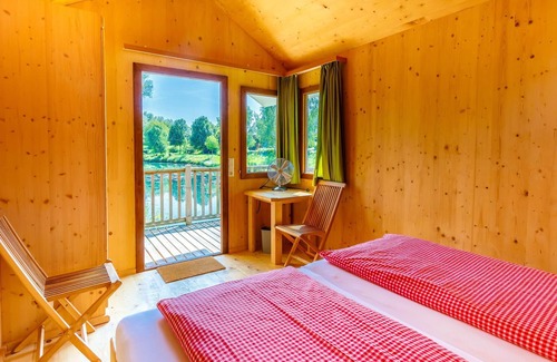 Au an der Donau RV Rental | Hütte Wassermann mit Terrasse und Gemeinschaftsbad - Camping & Pension Au an der Donau