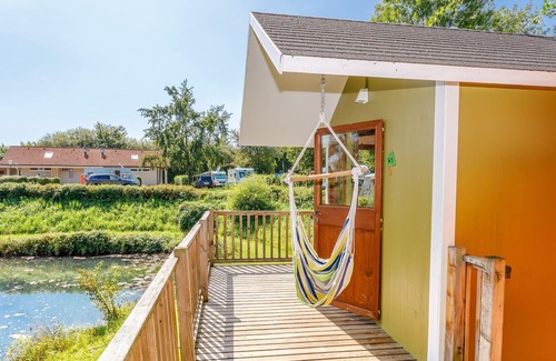 Au an der Donau RV Rental | Hütte Wassermann mit Terrasse und Gemeinschaftsbad - Camping & Pension Au an der Donau