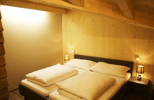 Muotathal Cabin | Hüttenhotel Husky Lodge