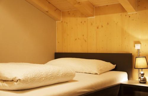 Muotathal Cabin | Hüttenhotel Husky Lodge