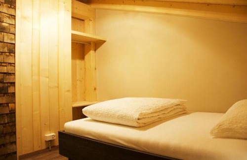 Muotathal Cabin | Hüttenhotel Husky Lodge