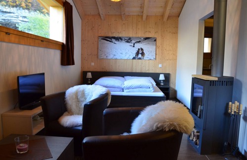 Muotathal Hotel | Hüttenhotel Husky Lodge