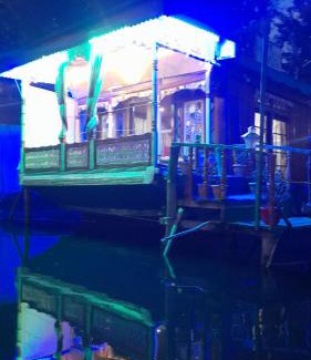 Dal Lake Bed & Breakfast | H.B.victoria Garden