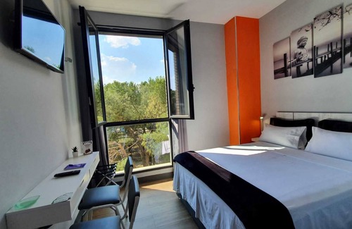 Pozuelo de Alarcon Hotel | H La Cabaña