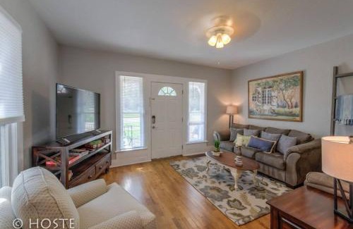 Central Colorado Springs Apartment | *H NEW!* Centrally Located 3BDRM Traveler`s Home Near Downtown Colorado Springs