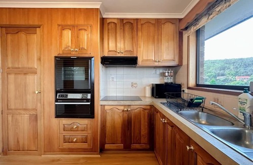 Howrah House | H Retreat 10 Min to City and 10 Min to Airport
