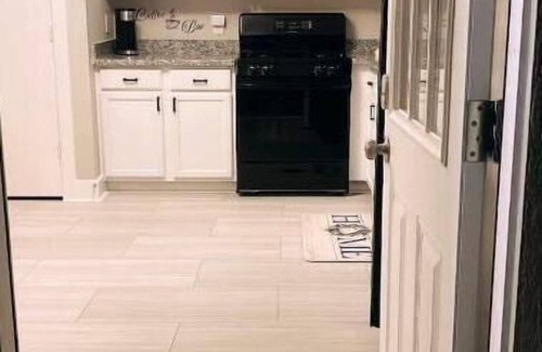 Houston House | H&S Luxury Home with Pool Table 8 mi to IAH
