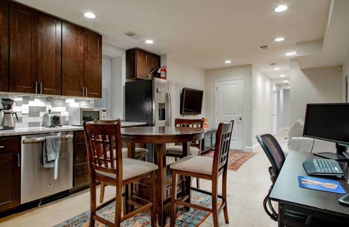 Stanton Park House | H St. Suite 2-BR/DC Streetcar/Union Station