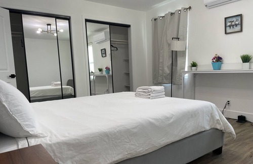 Burbank House | H- two houses in Noho