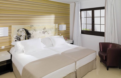 Playa Blanca Hotel | H10 White Suites