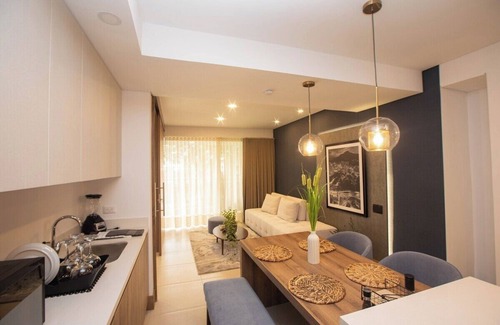 Granada Apartment | H106 - Amazing Comfort & Amenities, Pool, Security