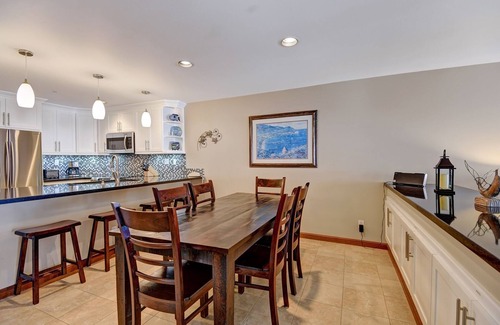 Avalon Condo | H1780: Gorgeous Villa, Stunning Panoramic Ocean Views,6-seat Golf Cart,Fireplace