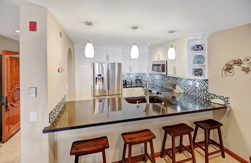 Avalon Condo | H1780: Gorgeous Villa, Stunning Panoramic Ocean Views,6-seat Golf Cart,Fireplace