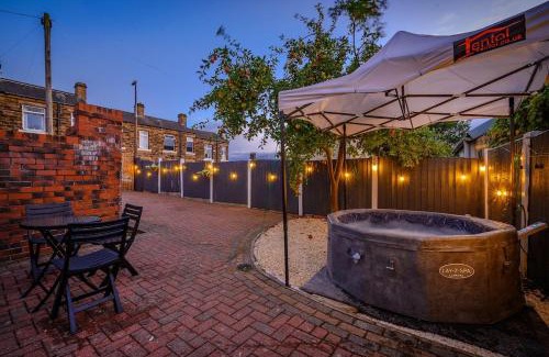 Heckmondwike Apartment | H17B Cosy & Welcoming house & Private parking