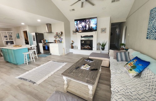 Texas City House | H20 Paradise...Waterfront and close to Galveston beach!
