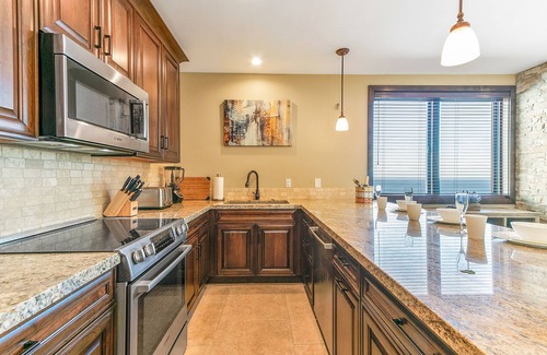 Avalon Condo | H206: CASA TORTUGA - Stunning Panoramic Ocean Views + 6 Passenger Golf Cart