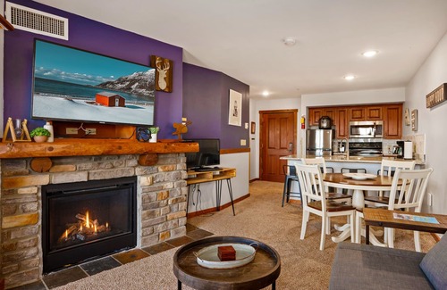 Snowshoe Condo | H207| Ski-in/Ski-out Condo | Hot Tub| Sleeps 4