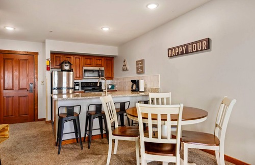 Snowshoe Condo | H207| Ski-in/Ski-out Condo | Hot Tub| Sleeps 4
