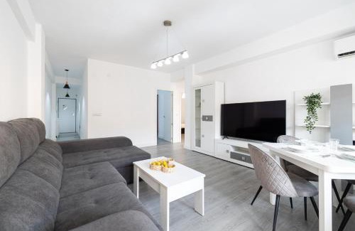 Perchel Norte Apartment | H2M Marmoles 3 dormitorios & 2 baños con balcon