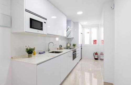 Parque Ayala Apartment | H2M Parque Huelin 2nd Line Beach & Terrace