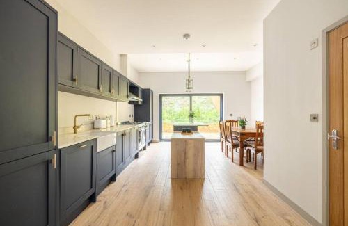 Redlynch House | H3-Woodland Retreat-4BR-3B-Free Parking