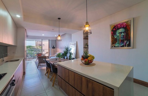Granada Apartment | H307 - Beautiful 2-Bed | 2-Bath | Pool + Parking