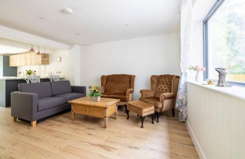 Redlynch House | H4-Free Parking-4BR-3BA-Sleeps8
