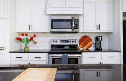 Asian District Condo | H4/H6 Spacious & Urban Modern Condo - 2 units!