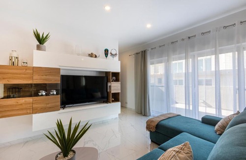 San Gwann Apartment | H4- Modern Penthouse with Large Terrace and Views