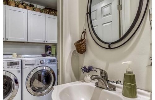 Gatlinburg - Pigeon Forge House | H5042 New Listing 3200 sqft CABIN with Game Room and Fire Pit and 3 Kings bed and Hot Tub