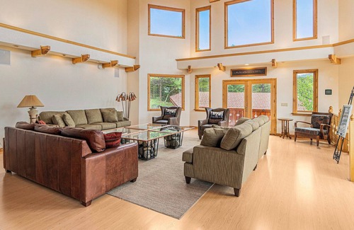 Allenspark House | H7 at Hope Mountain - Beautiful 6-Bedroom Retreat Home at Allenspark Colorado
