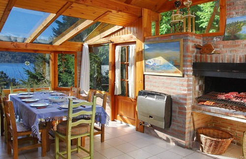 Nahuel Huapi House | H7 - STUNNING 4 BEDROOM LAKE SHORE HOME - AMAZING VIEWS