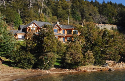 Nahuel Huapi House | H7 - STUNNING 4 BEDROOM LAKE SHORE HOME - AMAZING VIEWS