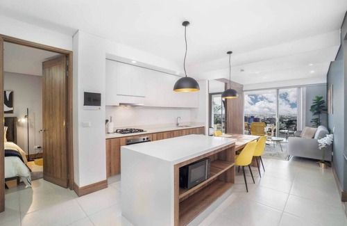 Granada Apartment | H706 - Stylish 2BR/Perfect Views & Rooftop Pool