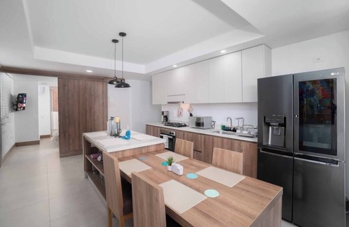 Granada Apartment | H809 - Penthouse Living | 2 Balconies | Pool | Gym