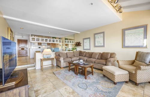 Avalon Condo | H887: End Villa, Grandiose Ocean Views, 6 Seat Golf Cart, Close to Pool, WIFI