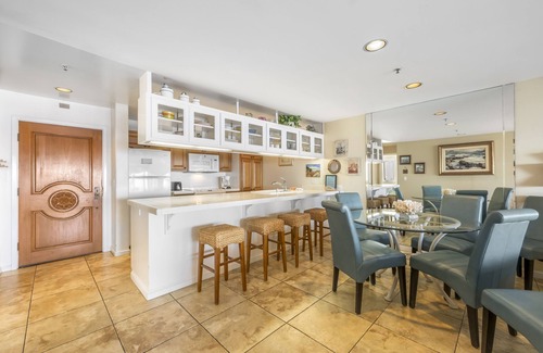 Avalon Condo | H887: End Villa, Grandiose Ocean Views, 6 Seat Golf Cart, Close to Pool, WIFI