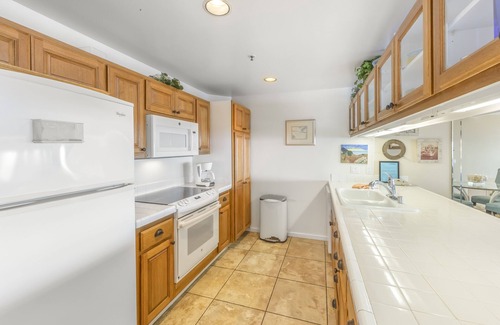 Avalon Condo | H887: End Villa, Grandiose Ocean Views, 6 Seat Golf Cart, Close to Pool, WIFI