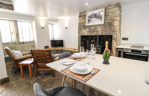 Honley Cottage | HA'PENNY COTTAGE, pet friendly, character holiday cottage in Meltham
