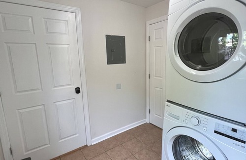 Stamford Apartment | HA3: Private Studio with Full bathroom and Kitchenette