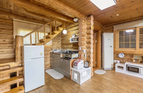 Jungmun House | Habada Pension