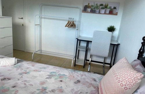 Sant Fost de Campsentelles Bed & Breakfast | Habitación Individual en una villa a 30 minutos de Barcelona con piscina