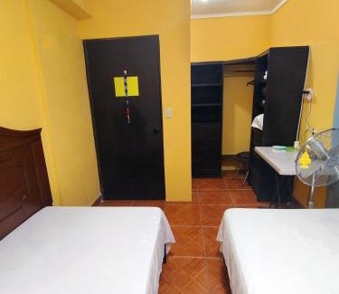 Matamoros House | Habitación 2 Camas Individuales, Baño Compartido