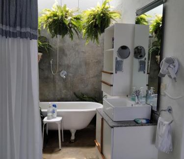 Loma Bonita House | Habitación con vista al lago