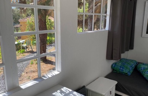 Villa de Mazo Cabin | Habitación El Pueblo: cama doble, baño. 2 p. + The Tent: cama doble, baño. 2p.