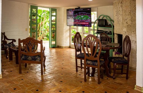 Cali House | Habitación en Casa de Familia