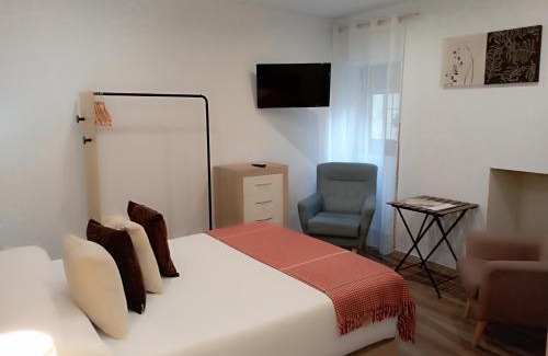 Villamiel Hotel | Habitación ideada para parejas con Jacuzzi, desayuno romántico y opción de cenas en su restaurante